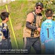 Profesor de futbol joven con un año en experiencia con equipos juveniles en Colombia, también como profesor personalizado dos años