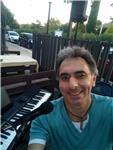 Musicista, esperienza trentennale, impartisce lezioni di piano moderno: pop, blues, swing. anche a cantanti che vogliono accompagnarsi da soli durante la performance. programmi personalizzati