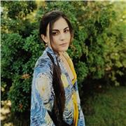 Laureata in storia dell'arte con massimo dei voti. Master di II livello in gestione dei beni culturali