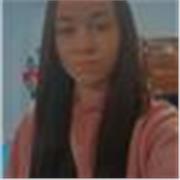 Entrenadora titulada de baloncesto y lista para trabajar.