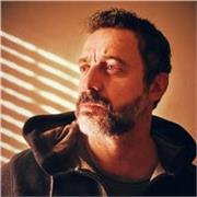 Basta lezioni noiose. Imparare è facile quando sembra una chiacchierata tra amici.	