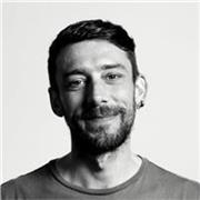 Insegnamenti di design grafico, illustrazione e impaginazione, in particolare Photoshop, Illustrator e InDesign