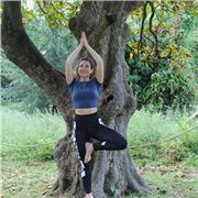 Bonjour,
Professeure de yoga certifiée Yoga Alliance, je suis là pour vous aider à retrouver un équilibre émotionnel physique et corporel grâce à des techniques basées sur le souffle, la souplesse et le renforcement musculaire. J'utilise la méditation com