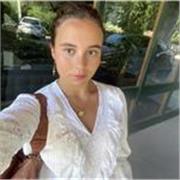 Ofrezco clases de francés de nivel bajo (A1,A2 y B1) a personas de cualquier edad de manera presencial o online.He estudiado toda mi vida en un colegio francés por lo que considero que tengo un buen nivel
