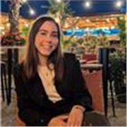 Soy una persona extrovertida y trabajadora, apasionada por compartir mis conocimientos a otros estudiantes