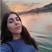 Professora de llengua i literatura valenciana, també puc donar classes d'espanyol per a tots els nivells. 
Tinc el B2 d'italià.