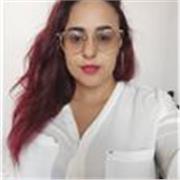 Professora de linguagens. E estou aqui para lhe ajudar a superar desafios com o português