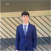 Tengo un nivel de ingles solido, tengo mucha paciencia y se como tratar con niños de pequeña y mediana edad