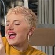 Hello, si vous avez des difficultés en anglais pour un niveau de la primaire au lycée . N’hésitez pas. Je peux vous aider pour vos exercices oraux et écrits.