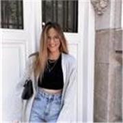 Me defino como una persona extrovertida, atenta, entusiasta, estudiosa, simpática