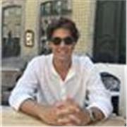 Estudiante responsable y con excelente expediente académico. Apasionado por la enseñanza y con una gran conexión con los niños