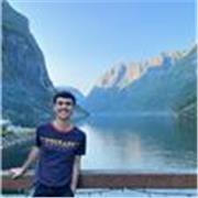 Soy Javi y estudio 4° de Bioquímica. Ofrezco clases de matemáticas para nivel ESO o bachillerato