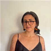 Ragazza universitaria con esperienza come au pair a Londra si offre come aiuto compiti