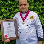 MASTER CHEF CERTIFICADO
24 años de experiencia nacional e internacional Especializado en formación de chefs profesionales