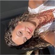 Soy Paula, tengo 21 años y soy estudiantes universitaria, tengo experiencia como profesora de inglés y me gustaría compaginar