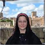 Profesor imparte clases de apoyo y refuerzo