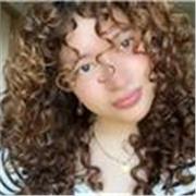 Soy una persona a risueña y con ganas de trabajar, estaría encantada de trabajar con peques de primaria en cualquier materia.