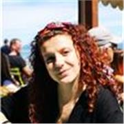 Laurea in lingue e letterature straniere, due anni di insegnamento di lingue straniere in una scuola superiore e anni di ripetizioni