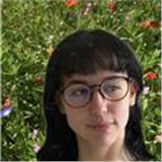 Insegnante delle tecniche base di maglia e uncinetto