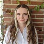 Titulada en Traducción e Interpretación con experiencia en la enseñanza a estudiantes particulares de diversas materias