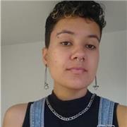 Eu sou ums professora que gosta de ver a evolução do aluno, uma professora que ama ensinar. Vou ensinar quem precisar de reforço para melhorar as habilidades em língua portuguesa, redação e literatura