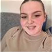 Me defino como una persona simpatica y muy risueña y me gustaria dar clases a niños de primaria