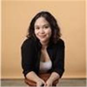 Teacher assistant specializes in teaching English to children and teenagers