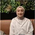 Meraklı zihinlere rehberlik eden, öğrenmeyi keşfe dönüştüren öğretmenim.