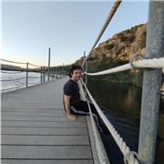 Soy escritor publicado, y tengo el grado medio de farmacia.