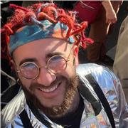 mein Name ist Hannibal, ich komme ursprünglich aus Syr ,ich wohne Jahren in Düsseldorf, ich mach kunst und Kulter