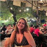 Busco mostrar a beleza da ciência à alunos que sintam curiosidade e aproximar àqueles que sentem dificuldade no assunto