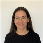 Profesora de Yoga para niños, adolescentes y adultos, con más de 12 años de experiencia en el sector educativo.