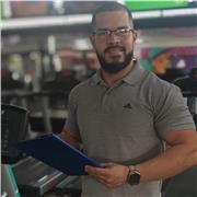 Entrenador personal certificado por FEDA en procesos de hipertrofia, resistencia muscular y control de peso graso