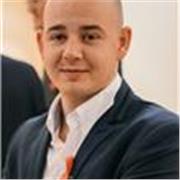 I am Lennart Falk, a law student with a strong academic background and experience in both legal studies and language teaching.