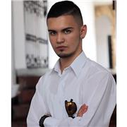 Profesor de español imparte clases a niños de todas las edades