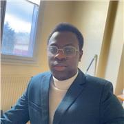 professeur d'anglais, diplomé d'une licence en étude anglophone à l'université de Strasbourg