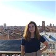 Suite à l’obtention du CAPES d’anglais, je suis professeur certifiée d’anglais.
J’ai également enseigné le français pendant un an dans une université américaine. Je donne des cours en ligne pour tous les âges!