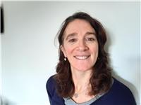 Professeur des écoles donne des cours de soutien jusqu'à la troisième