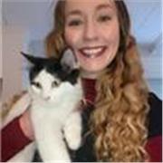 Profesora titulada con más de 7 años dando clases lúdicas de inglés a niños