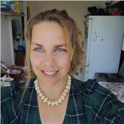 Ancienne avocate avec plus de 10 ans d'exercice, j'enseigne le droit privé à distance.