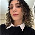 İngilizce öğretmeniyim; okul öncesinden yetişkinlere, başlangıç seviyesinden sınav hazırlığına kadar her seviyeye ders veriyorum.