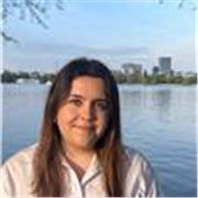 Graduada en periodismo y comunicación audiovisual. Con experiencia dando clases a niños de entre 10 y 16 años en esta materia