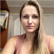 Docente dicto clase de Ingles a estudiantes de todas la edades