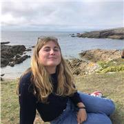 Étudiante partie 6 mois en argentine donc je parle couramment l’espagnol. Je suis aussi en première année dans une fac de langues et j’ai donc aussi des compétences du collège et du lycée. N’hésitez pas à me contacter!