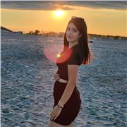 Sono una ragazza di 20 anni, ho finito due anni fa il liceo delle scienze umane. Sono disponibile in aiuto studio e ripetizioni