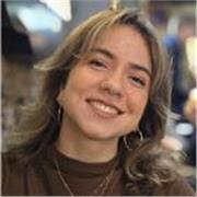 Profesora de inglés para niños en Málaga. Con más de 6 años de experiencia de profesora de inglés online. 