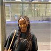 Étudiante en droit enseigne l'anglais et autres matières du collège