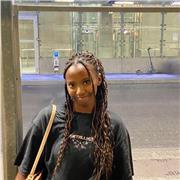 Étudiante en droit enseigne l'anglais et autres matières du collège