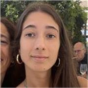 Imparto clases de matemáticas a niños de Primaria y ESO. Tengo 18 años y actualmente estoy estudiando ADE en la Pompeu Fabra