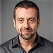 Professionista di Comunicazione Visiva, offre lezioni di Graphic Design per studenti e professionisti a Caserta e online.